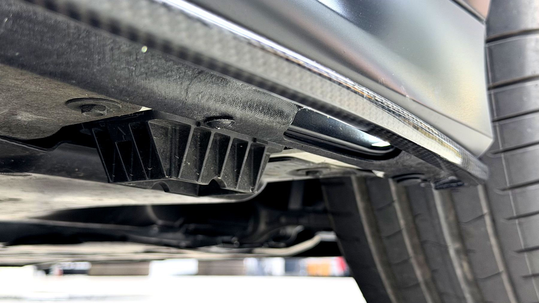 ADRO Side Skirt installed underside BMW G20