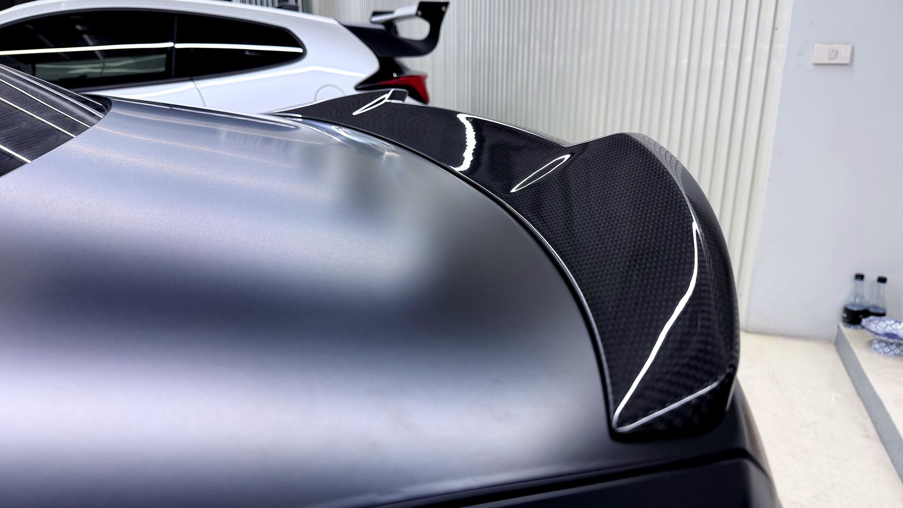 ADRO Rear Spoiler carbon weave detail