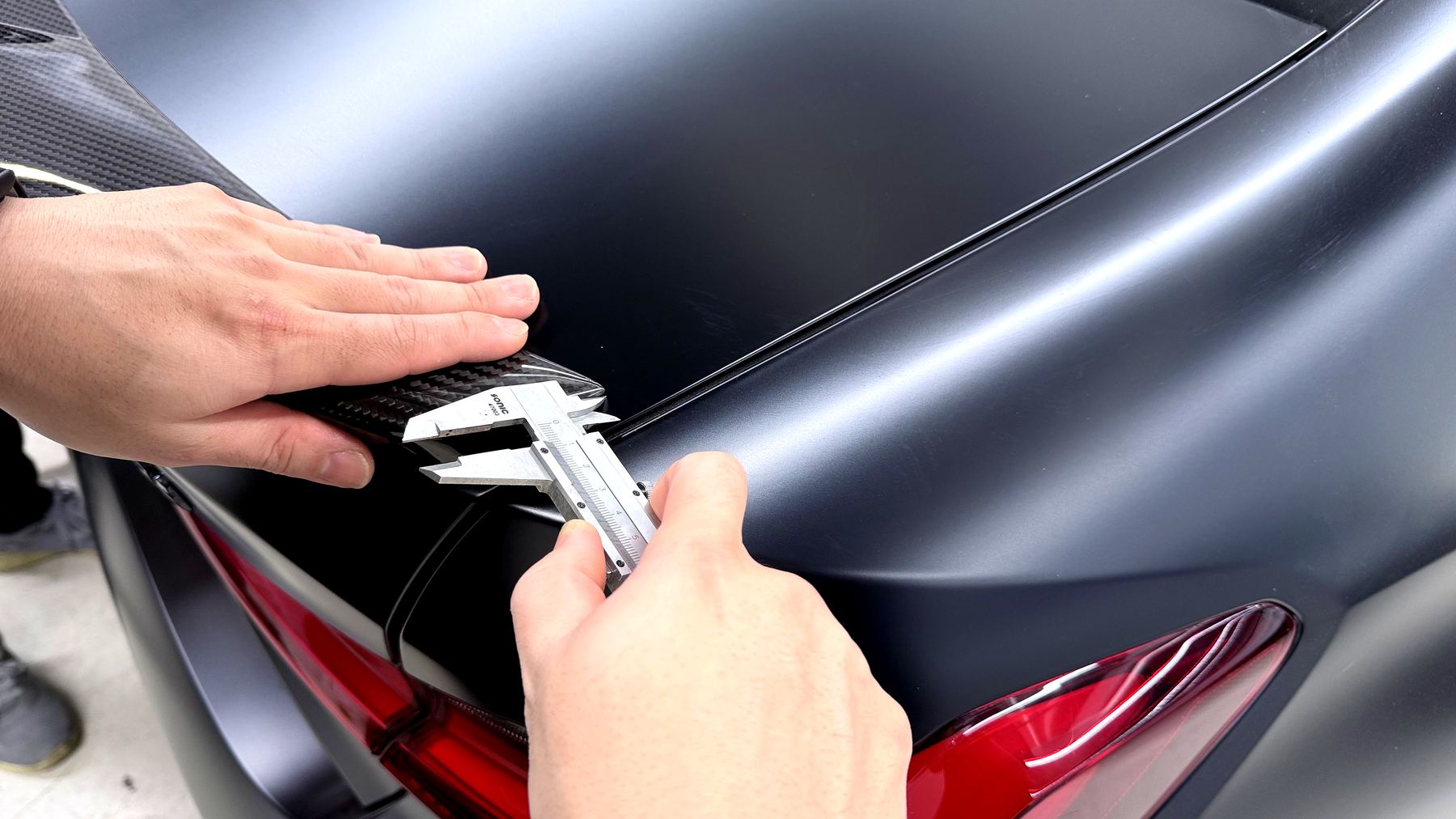 Vernier caliper measuring ADRO spoiler position