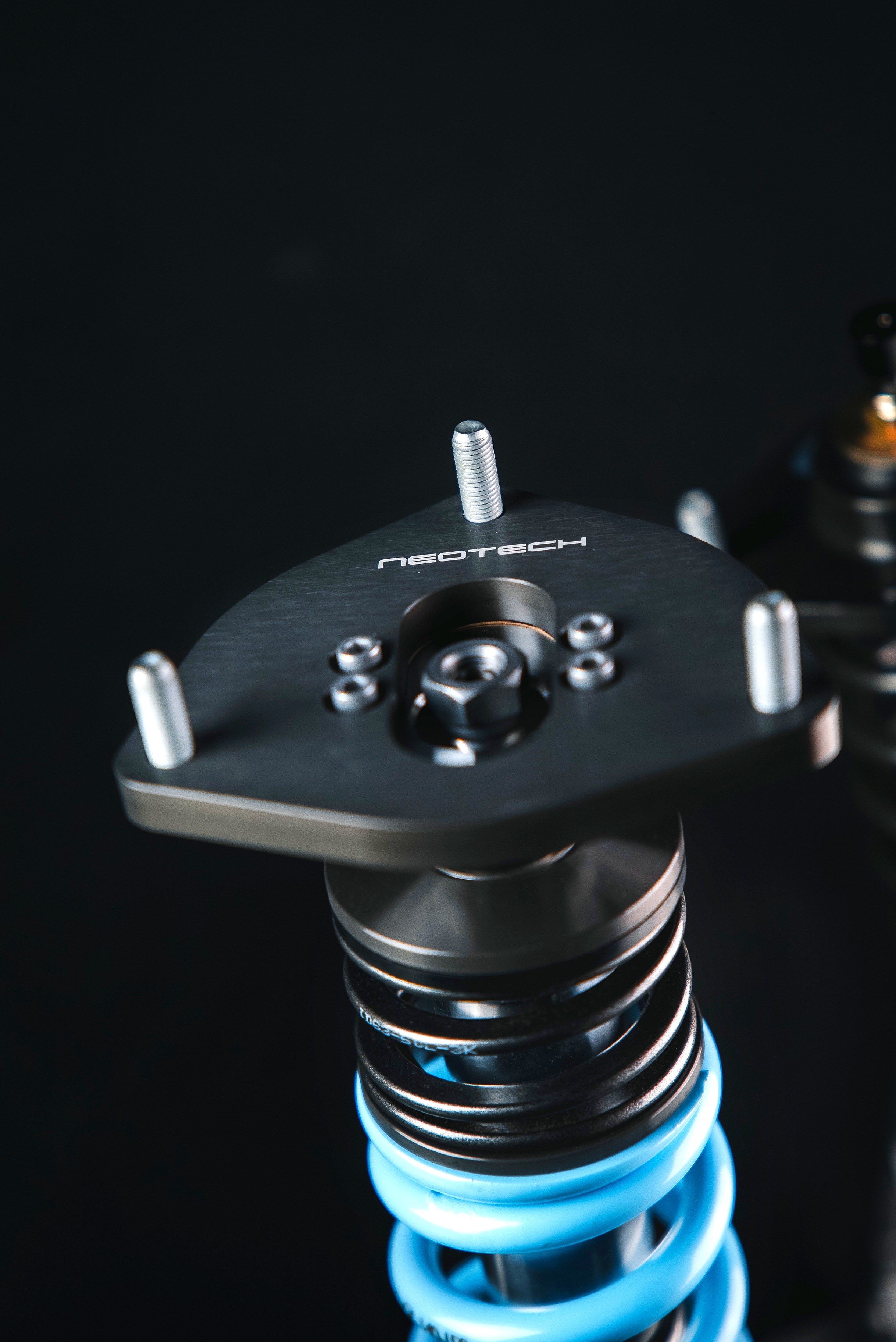 NeoTech Top Mount มุมมองด้านบน — ปรับมุม Camber ได้โดยตรง
